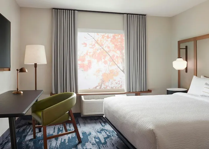 Fairfield By Marriott & Hotel *