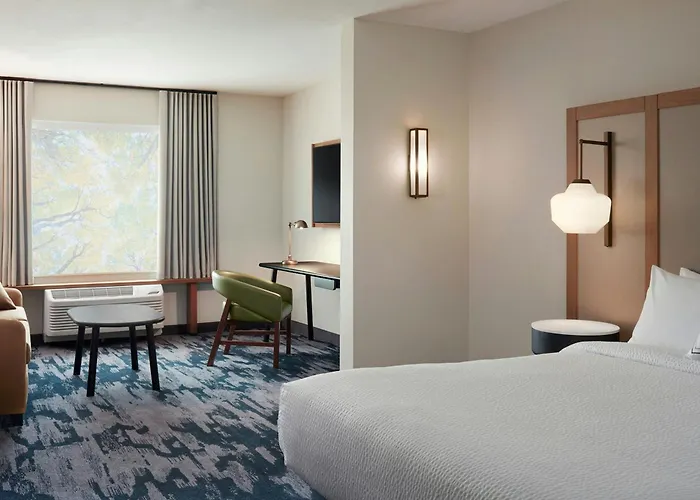 Hotel Fairfield By Marriott & *
