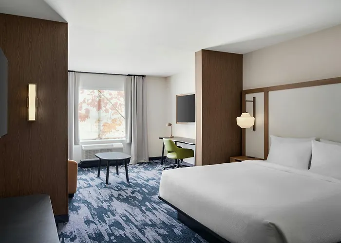 Hotel Fairfield By Marriott & *
