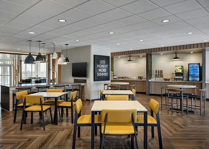 Hotel Fairfield By Marriott & *