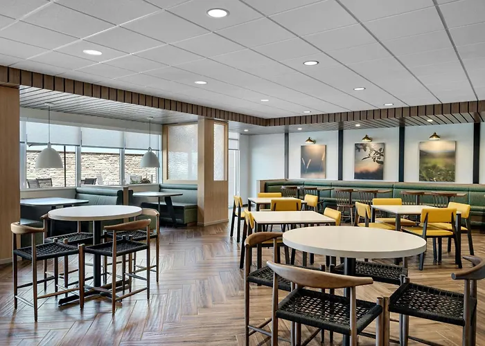 Fairfield By Marriott & Hotel